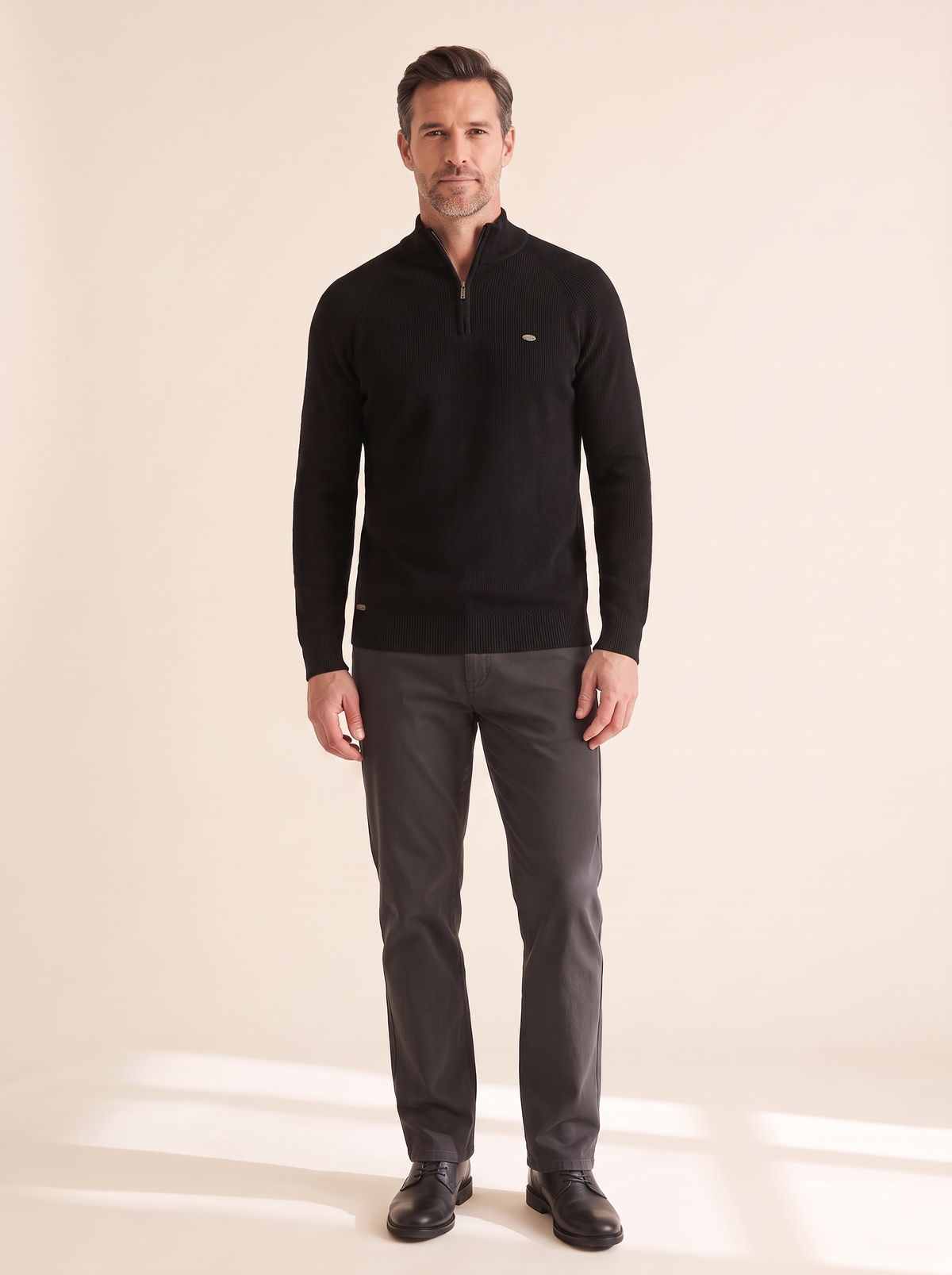 SW833 Black